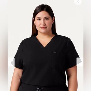 NWT - Rhena 1-Pocket Classic Scrub Top